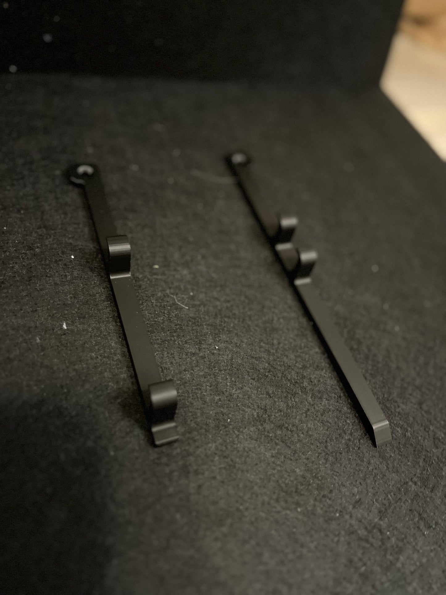 Suport Perete Shadow Daggers