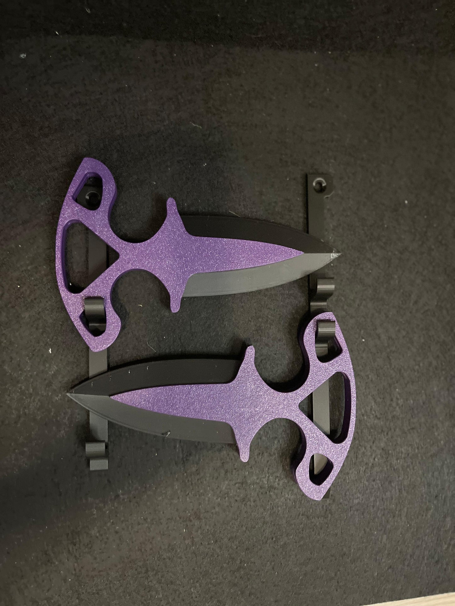 Suport Perete Shadow Daggers