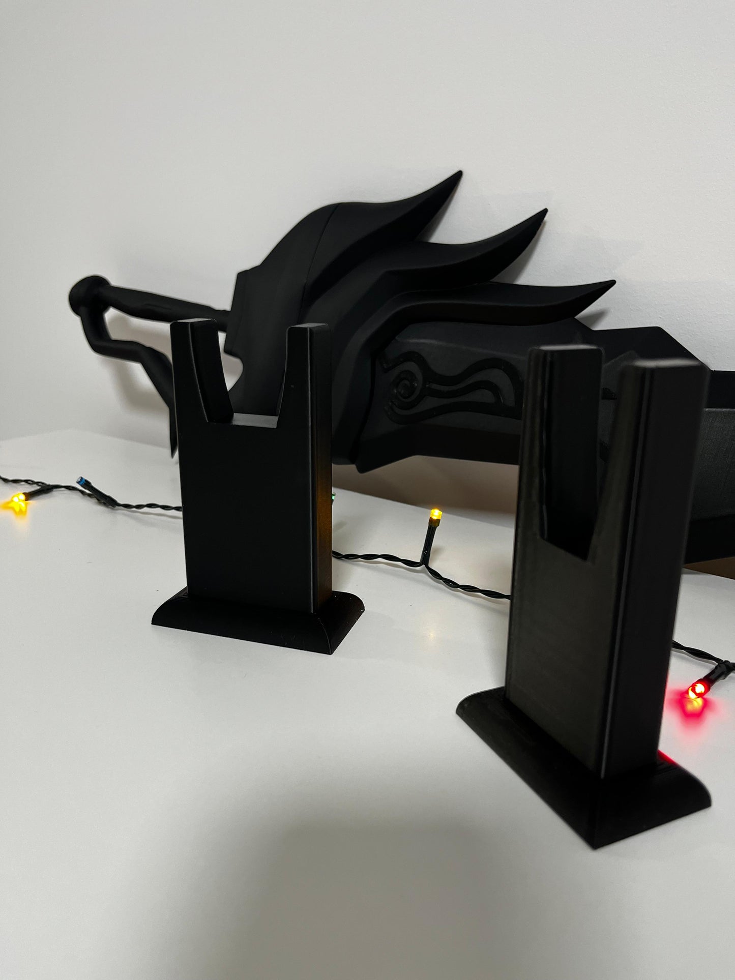 Desk Holder for Swords (Universal)