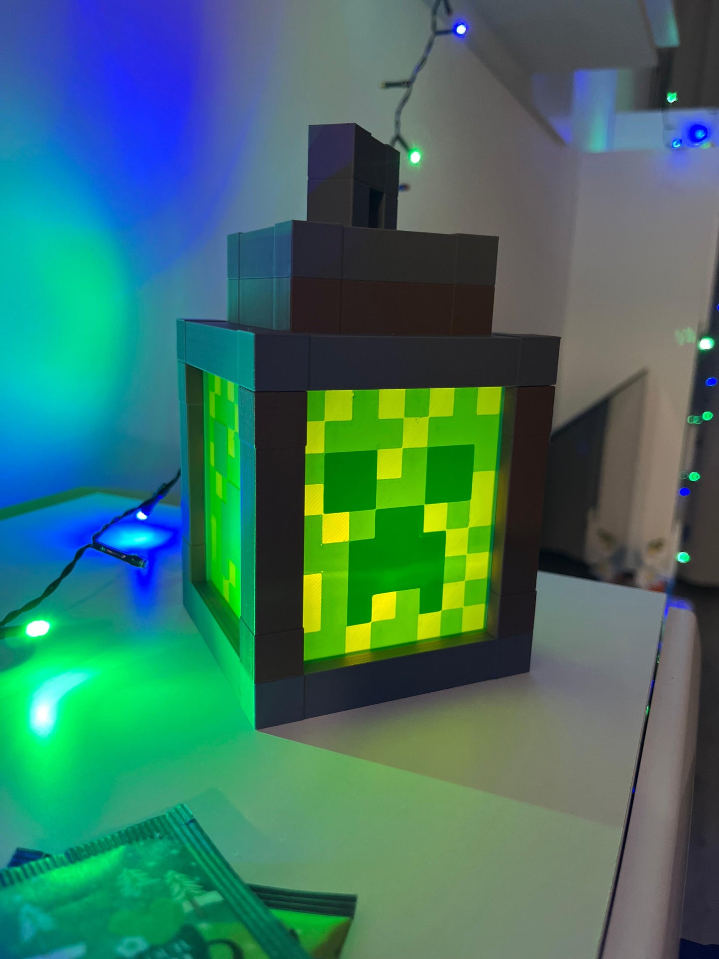 Creeper Minecraft Lamp